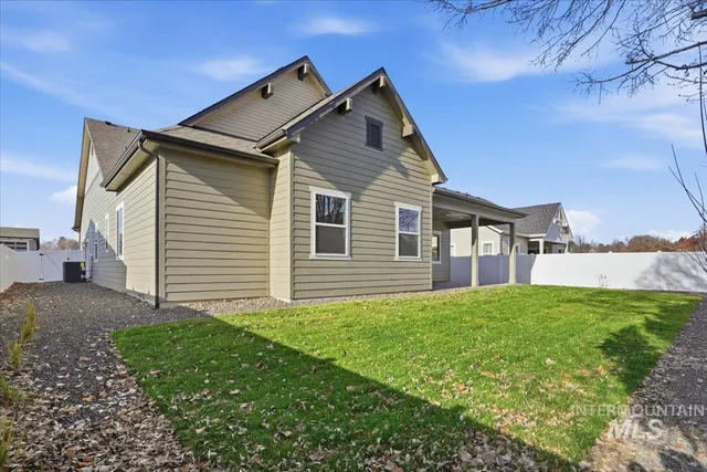 $789,990 | 900 North Falling Water Way, Eagle, ID 83616