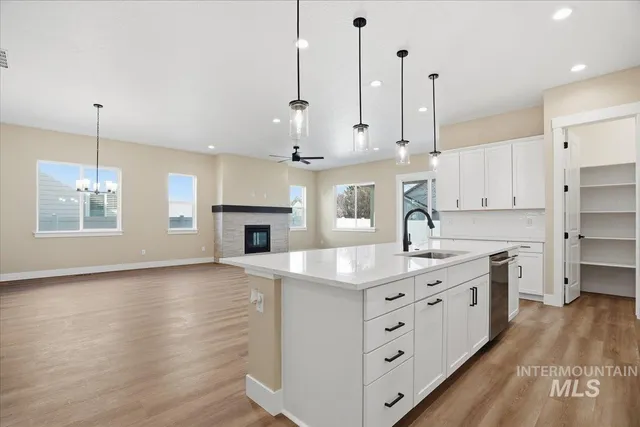 $789,990 | 900 North Falling Water Way, Eagle, ID 83616