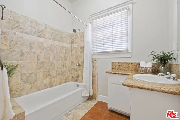 $3,200 | 1408 South Burlington Avenue, Los Angeles, CA 90006