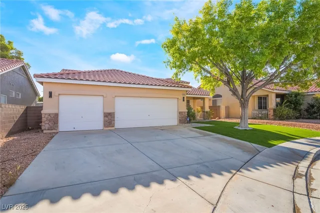 $542,900 | 8880 Star Valley Court, Las Vegas, NV 89123