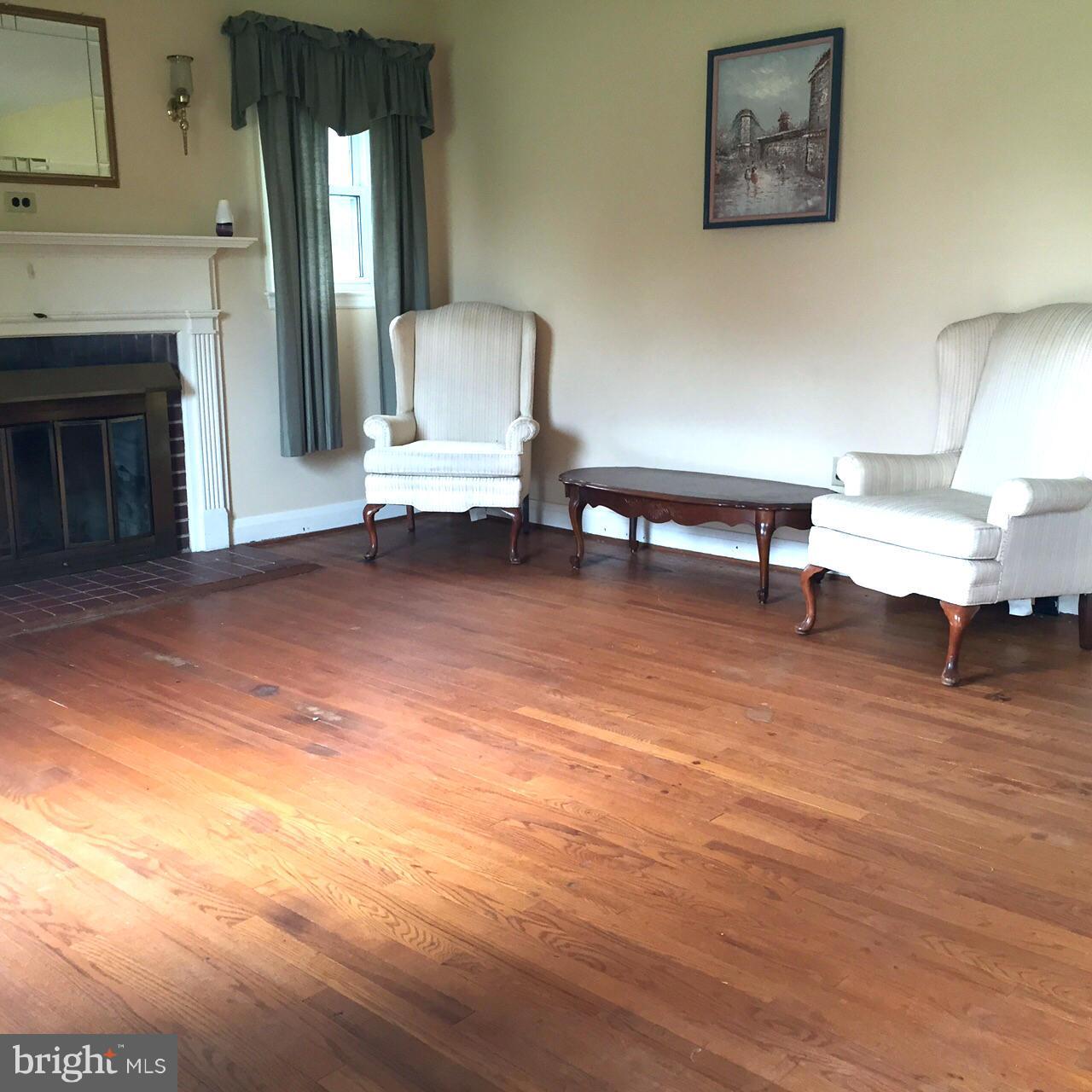 2111 Bethel Road Finksburg, MD 21048 - Photo 3 of 10 Living Room