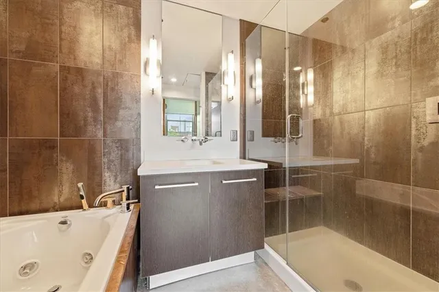 $290,000 | 136 Main Street, Unit 204, Kansas City, MO 64105