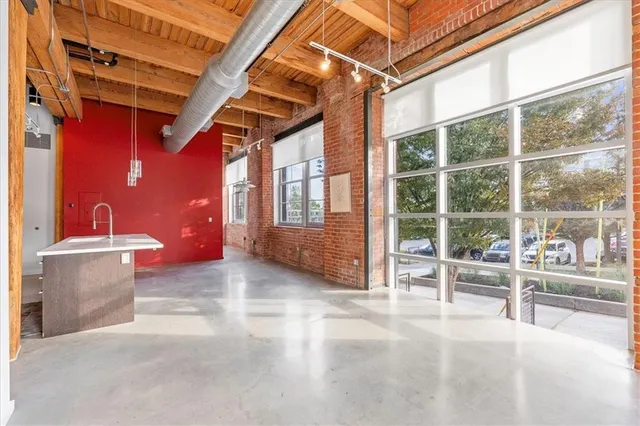 $290,000 | 136 Main Street, Unit 204, Kansas City, MO 64105