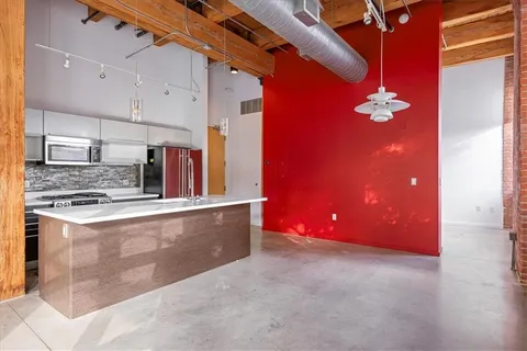 $275,000 | 136 Main Street, Unit 204, Kansas City, MO 64105