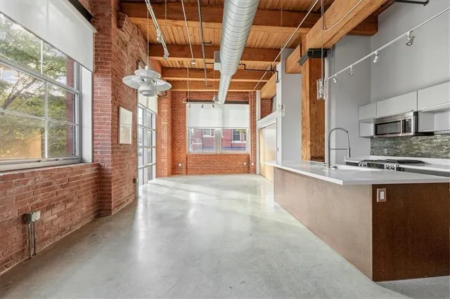 $290,000 | 136 Main Street, Unit 204, Kansas City, MO 64105