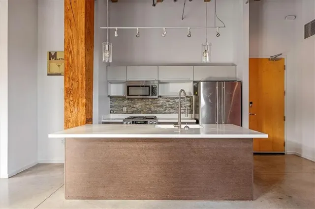 $290,000 | 136 Main Street, Unit 204, Kansas City, MO 64105