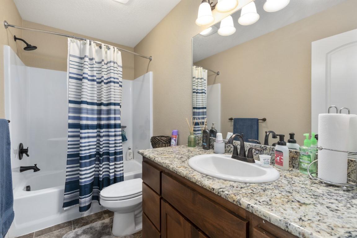 112 Dianne Way Eagle Point, OR 97524 - Photo 10 of 17 9R9A1592
