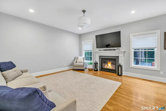 $749,900 | 17 Woods View Lane, Shelton, CT 06484