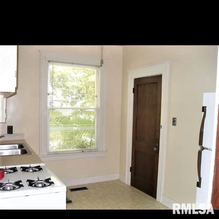 300 South MacArthur Boulevard Springfield, IL 62704 - Photo 12 of 13 Gallery Image 12