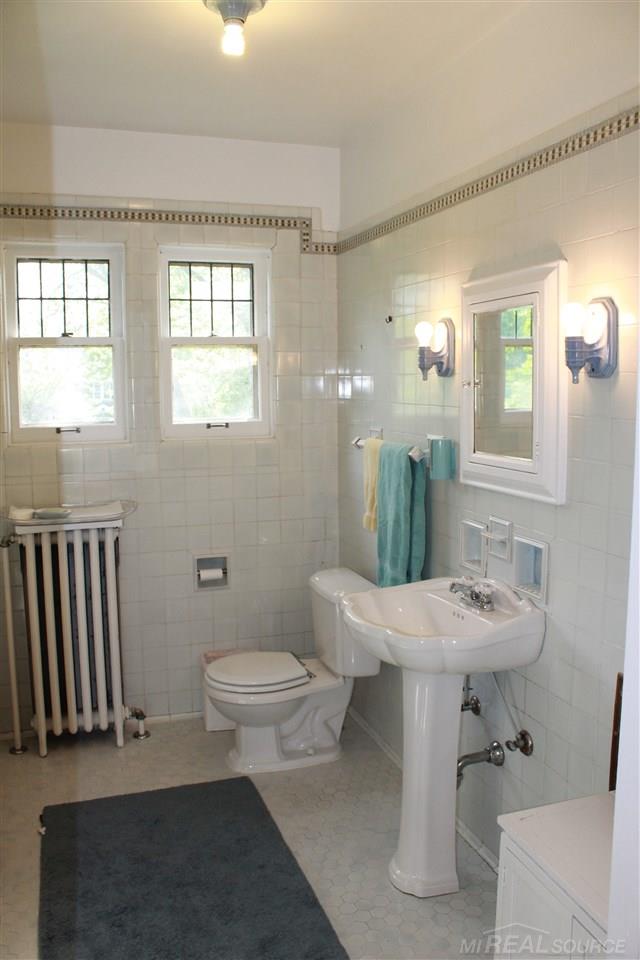 1242 Devonshire Road Grosse Pointe, MI 48230 - Photo 24 of 70 31246129-23.JPG