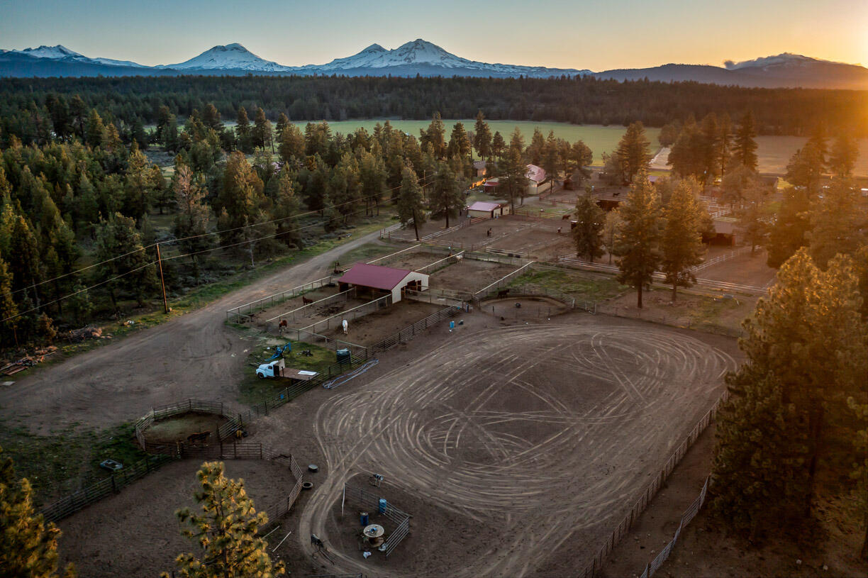 67500 Harrington Loop Road Bend, OR 97703 - Photo 56 of 72