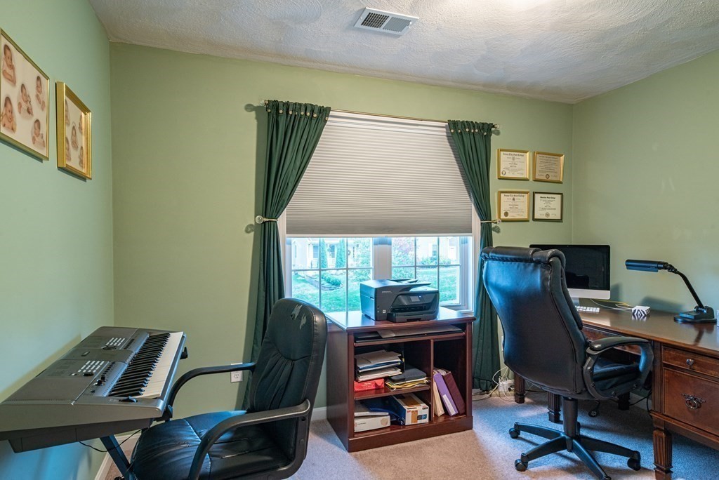 8 West Ledge Road Clinton, MA 01510 - Photo 14 of 17