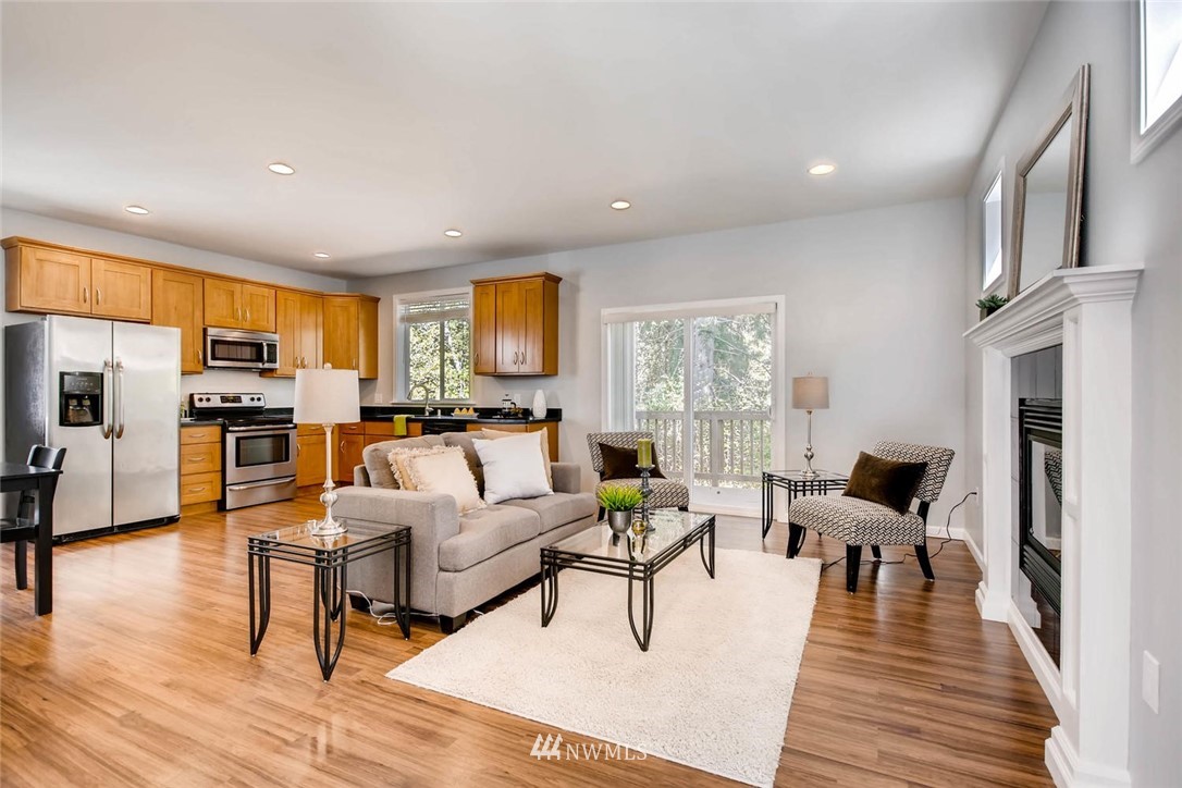 18307 121st Place Southeast Renton, WA 98058 - Photo 3 of 20 Gallery Image 3