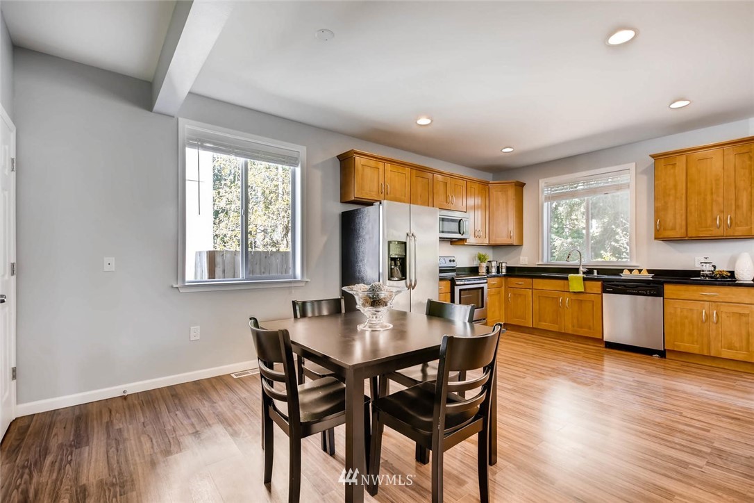18307 121st Place Southeast Renton, WA 98058 - Photo 6 of 20 Gallery Image 6
