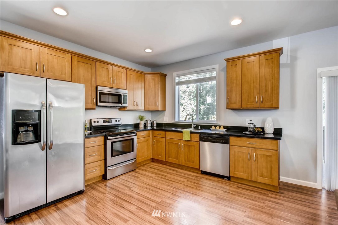 18307 121st Place Southeast Renton, WA 98058 - Photo 8 of 20 Gallery Image 8