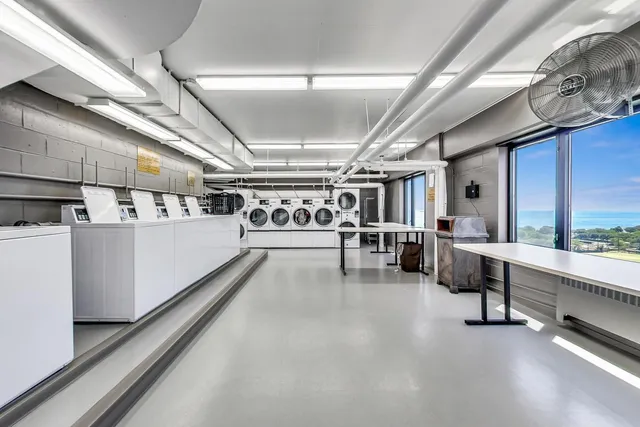 $2,150 | 3100 North Lake Shore Drive, Unit 1506, Chicago, IL 60657