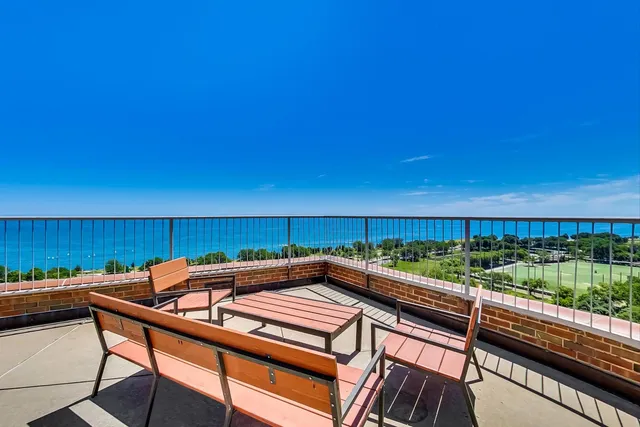 $2,150 | 3100 North Lake Shore Drive, Unit 1506, Chicago, IL 60657