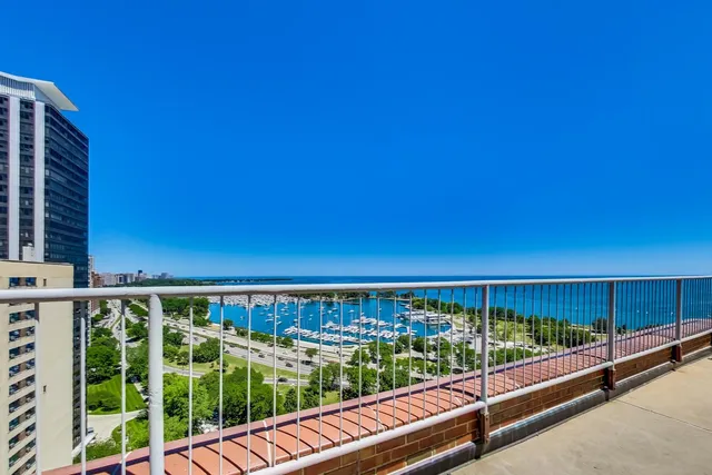 $2,150 | 3100 North Lake Shore Drive, Unit 1506, Chicago, IL 60657