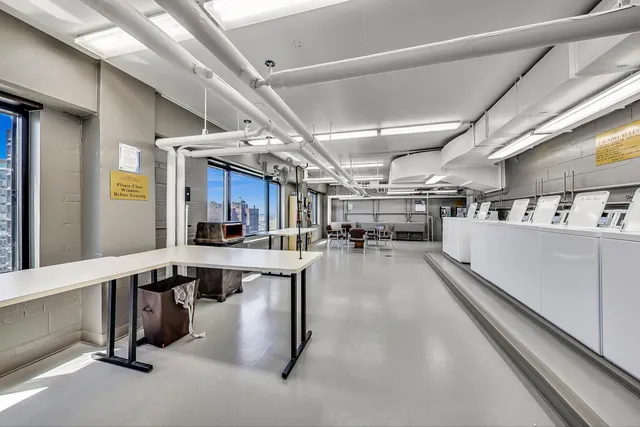 $2,150 | 3100 North Lake Shore Drive, Unit 1506, Chicago, IL 60657