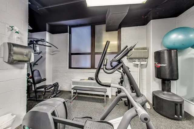 $2,150 | 3100 North Lake Shore Drive, Unit 1506, Chicago, IL 60657