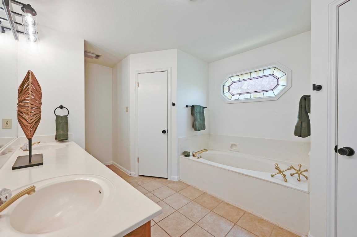 3510 Native Dancer Cove Austin, TX 78746 - Photo 18 of 35 a bathroom with a tub a sink and a mirror