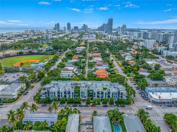 $589,900 | 1030 15th Street, Unit 306, Miami Beach, FL 33139