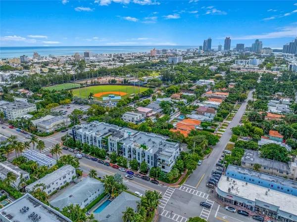 $589,900 | 1030 15th Street, Unit 306, Miami Beach, FL 33139