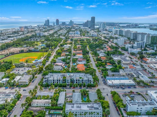 $589,900 | 1030 15th Street, Unit 306, Miami Beach, FL 33139