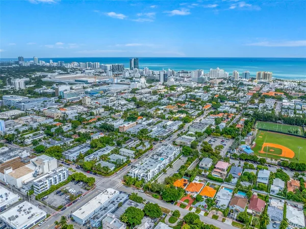 $589,900 | 1030 15th Street, Unit 306, Miami Beach, FL 33139