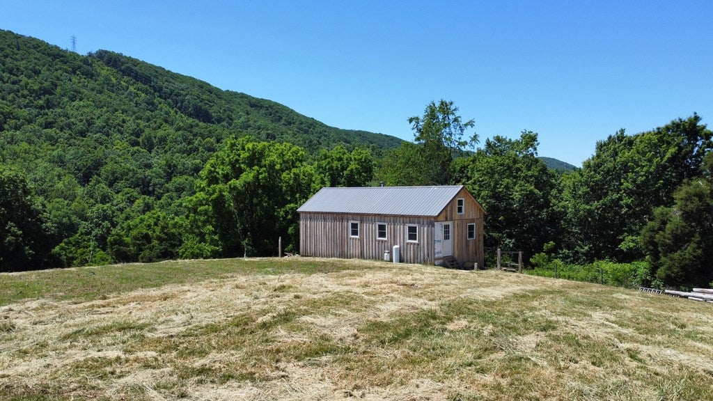 1551 Springdale Road, Unit E Pearisburg, VA 24134 - Photo 17 of 33 Gallery Image 17