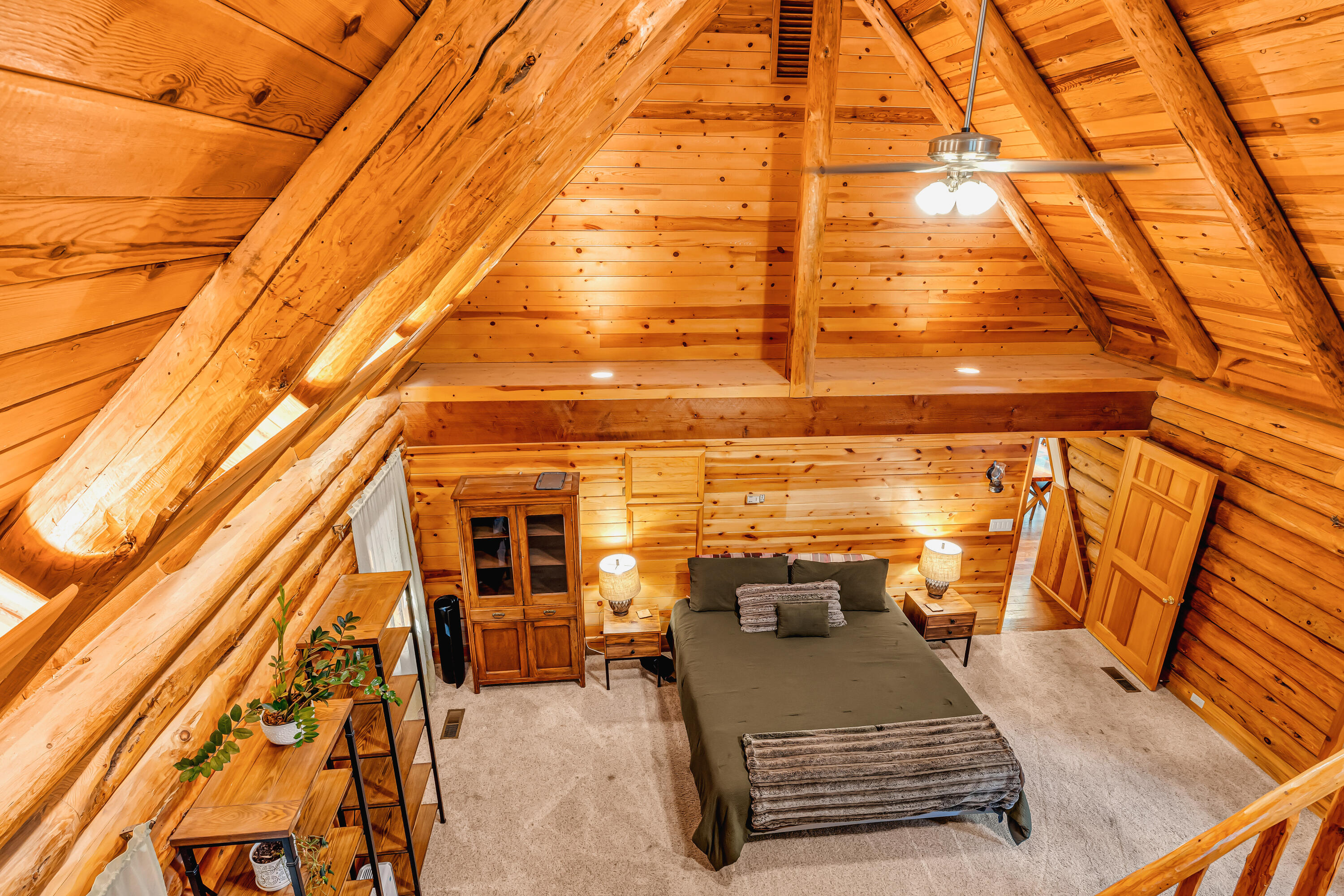 3435 Wards Creek Road Rogue River, OR 97537 - Photo 22 of 61 Primary Bedroom Loft