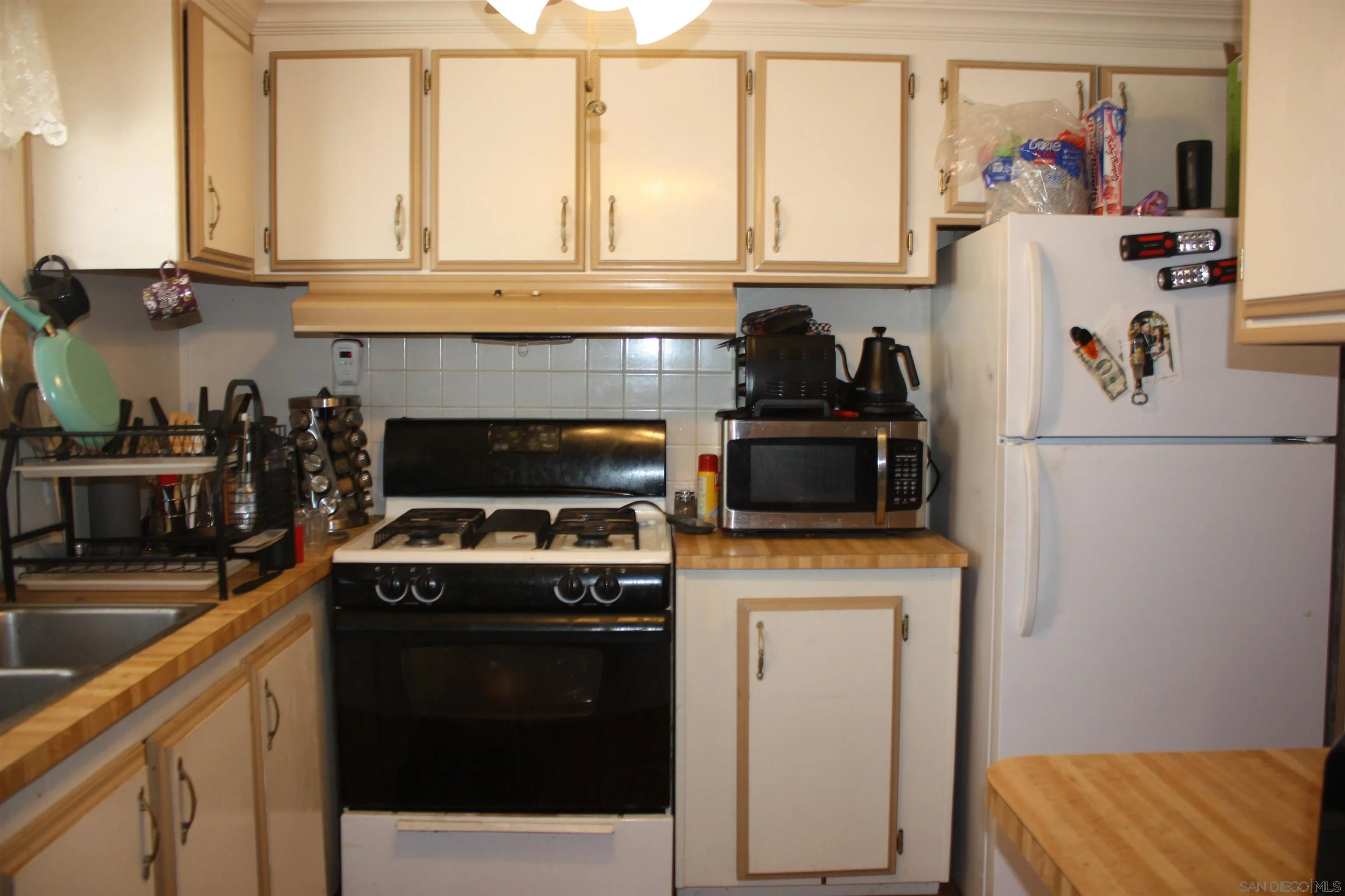 3505 Alpine Boulevard, Unit 40 Alpine, CA 91901 - Photo 5 of 14 a kitchen with a stove and a refrigerator