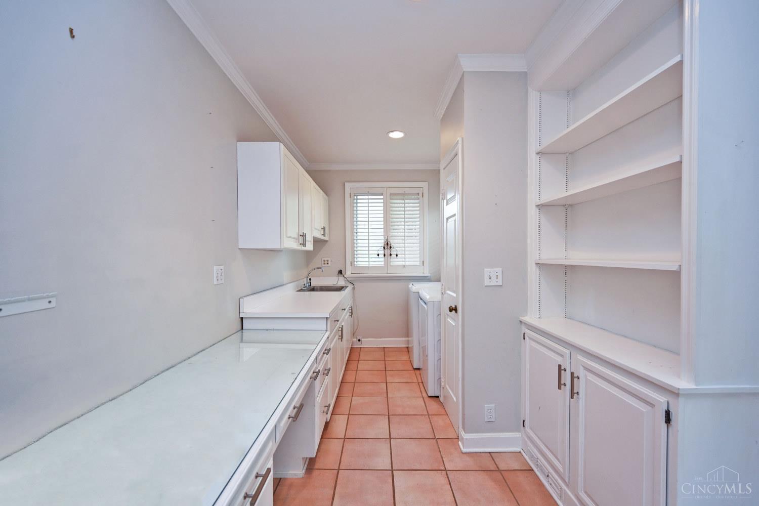 6900 Drake Road Cincinnati, OH 45243 - Photo 23 of 57