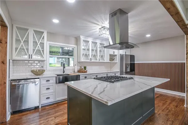 $539,000 | 8701 Ward Parkway, Kansas City, MO 64114
