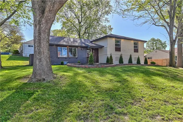 $539,000 | 8701 Ward Parkway, Kansas City, MO 64114