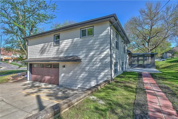 $539,000 | 8701 Ward Parkway, Kansas City, MO 64114