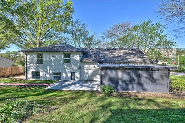 $539,000 | 8701 Ward Parkway, Kansas City, MO 64114