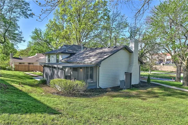 $539,000 | 8701 Ward Parkway, Kansas City, MO 64114