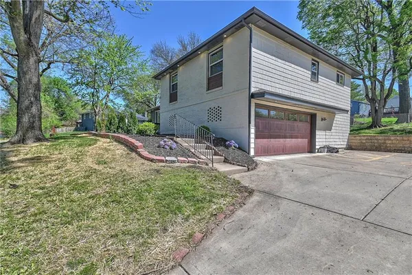 $539,000 | 8701 Ward Parkway, Kansas City, MO 64114