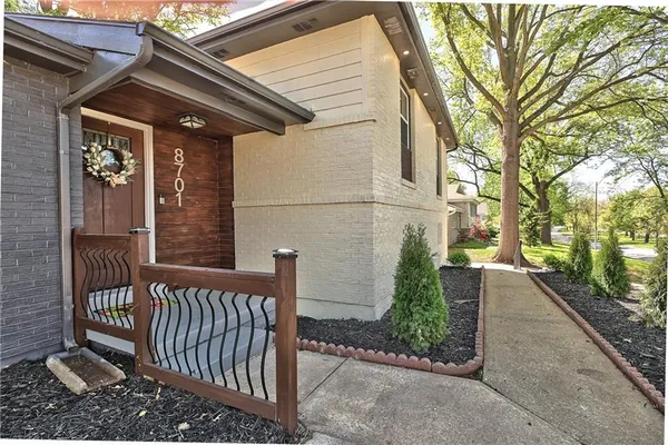 $539,000 | 8701 Ward Parkway, Kansas City, MO 64114