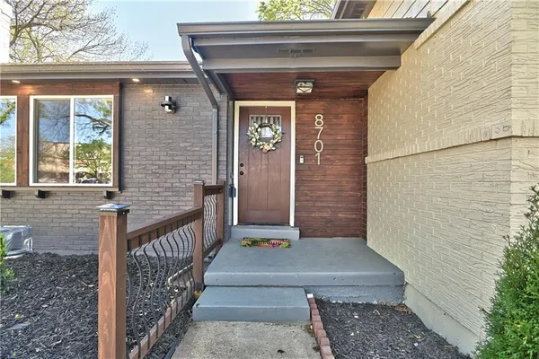 $539,000 | 8701 Ward Parkway, Kansas City, MO 64114