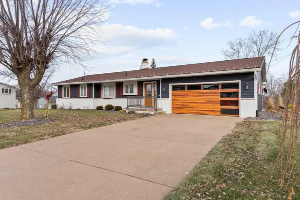 $319,900 | 3719 North Thornwood Avenue, Davenport, IA 52806