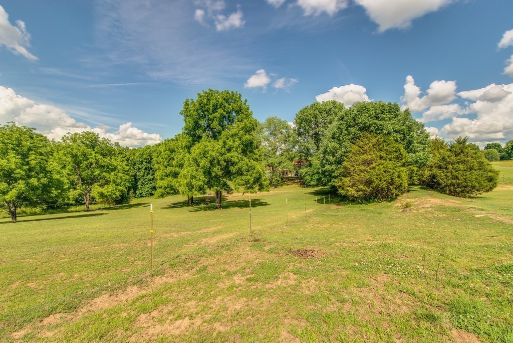 5292 Beckwith Road Mount Juliet, TN 37122 - Photo 8 of 9 a view of an ocean from a yard