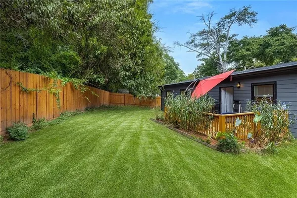 a view of a house with backyard and a garden