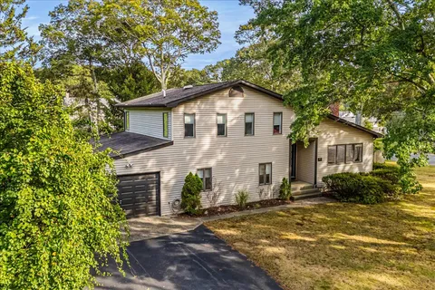 $835,000 | 22 Howell Place, Speonk, NY 11972