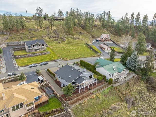 $849,000 | 2885 Lakeshore Drive, Manson, WA 98831