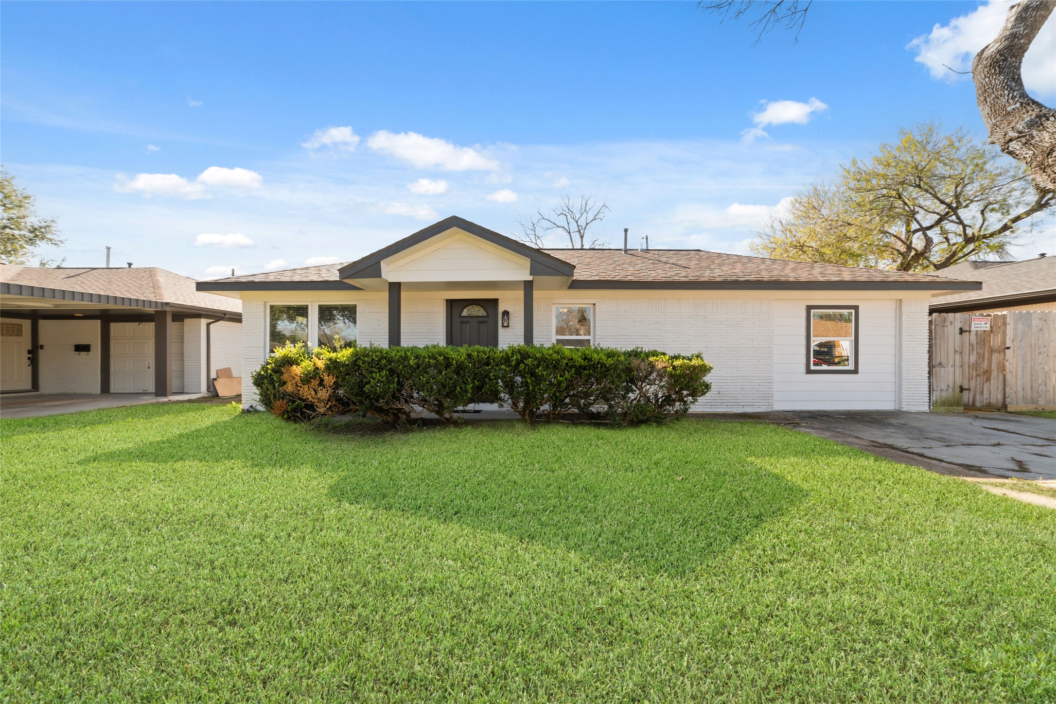 714 East 43rd Street Houston, TX 77022 - Photo 1 of 20 a front view of a house with a garden