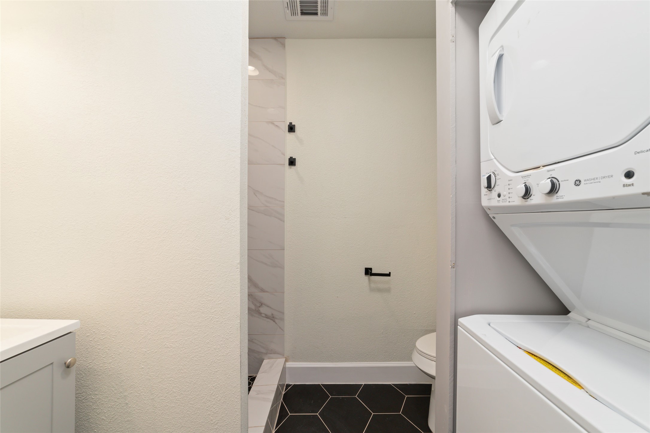 714 East 43rd Street Houston, TX 77022 - Photo 19 of 20 a bathroom with a sink and a toilet