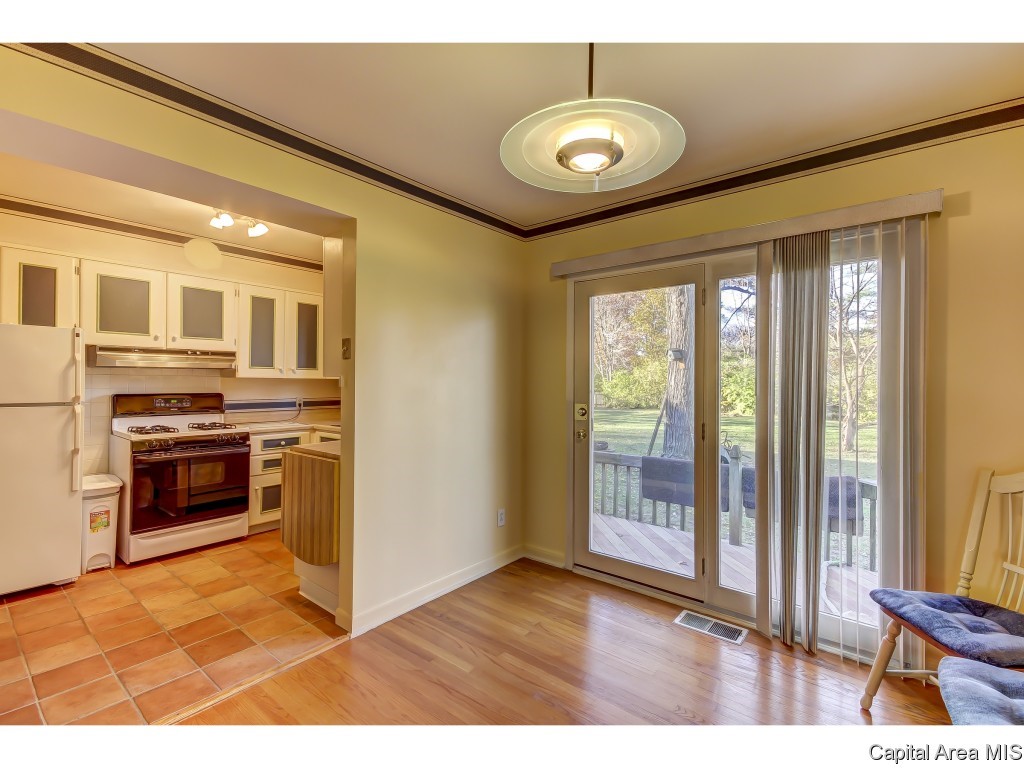 45 Circle Drive Springfield, IL 62703 - Photo 11 of 36