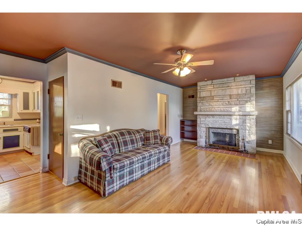 45 Circle Drive Springfield, IL 62703 - Photo 2 of 36